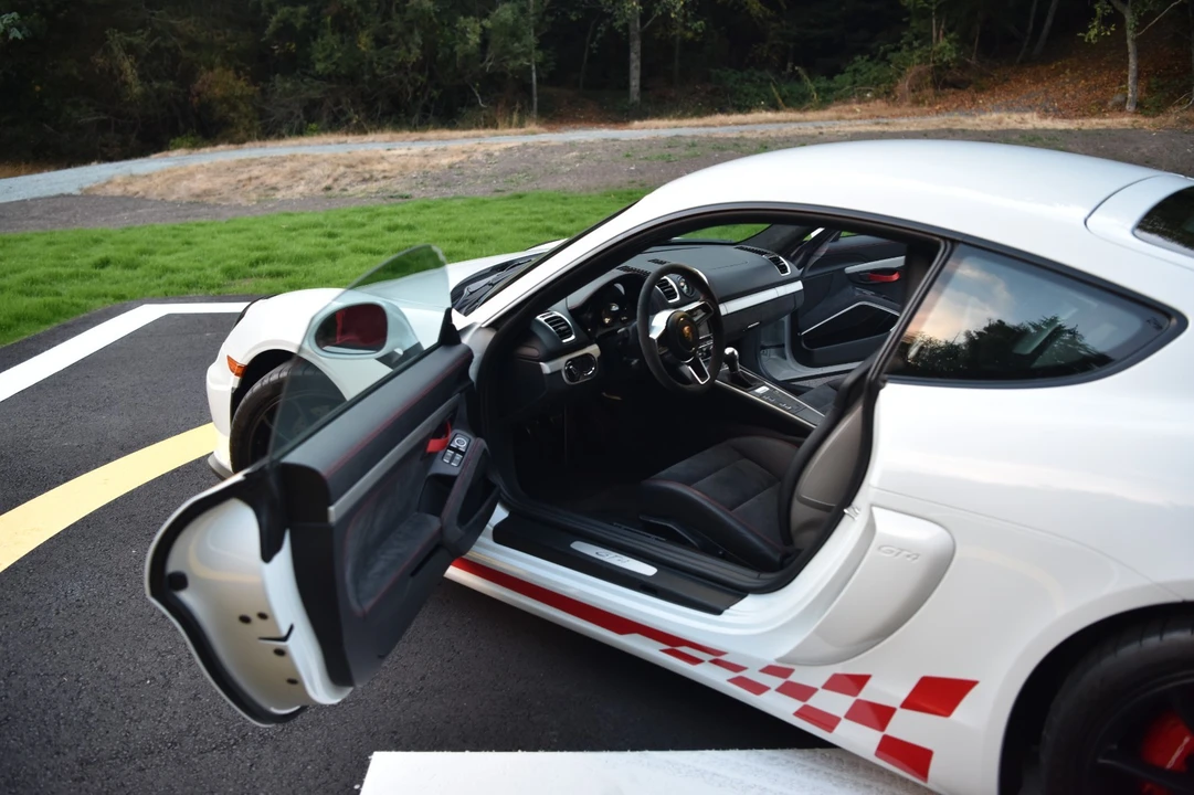 2016 Porsche 981 Cayman GT4 - Image 11 of 18