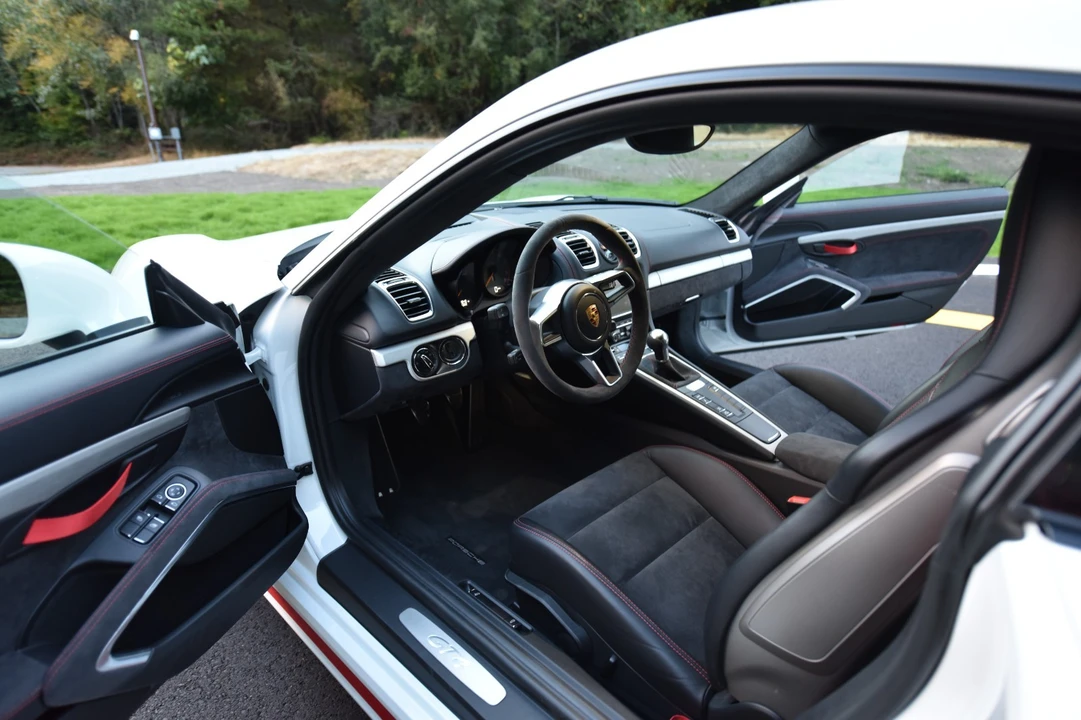 2016 Porsche 981 Cayman GT4 - Image 14 of 18