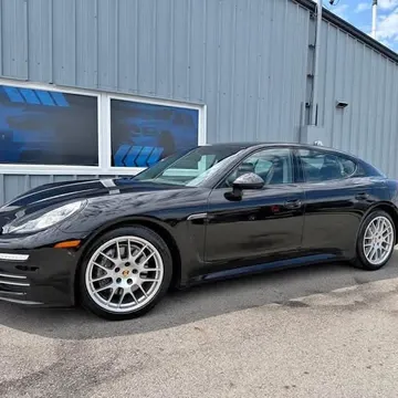 2016 Porsche Panamera 4 Edition