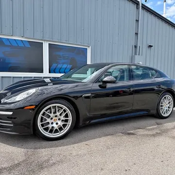 2016 Porsche Panamera 4 Edition Sedan