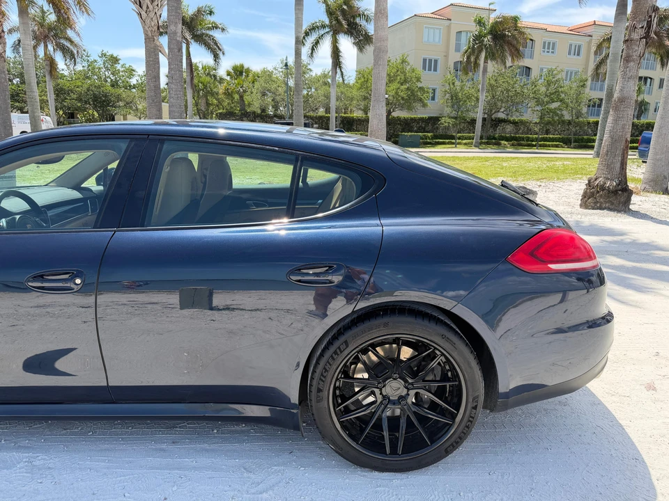 2016 Porsche 970 Panamera - Image 17 of 31