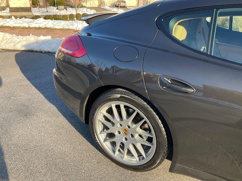 2016 Porsche 970 Panamera - Image 27 of 31