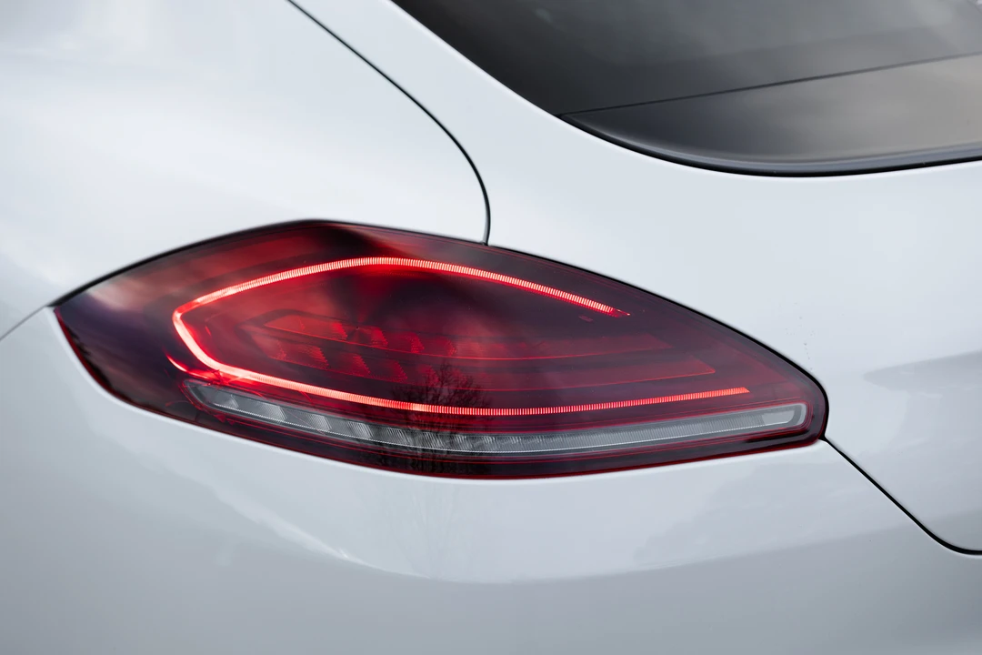 2016 Porsche 970 Panamera - Image 26 of 31