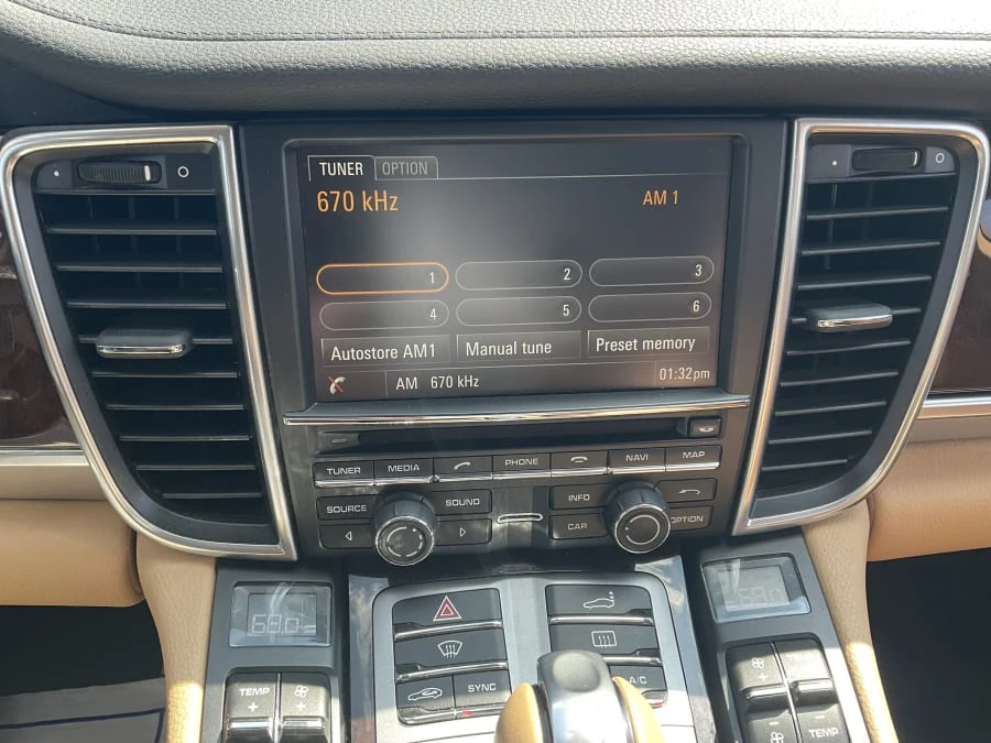 2016 Porsche 970 Panamera - Image 8 of 16