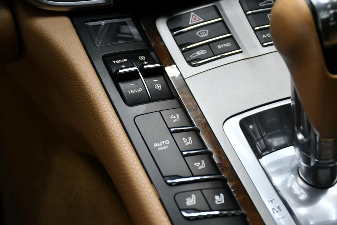 2016 Porsche - Image 24 of 31