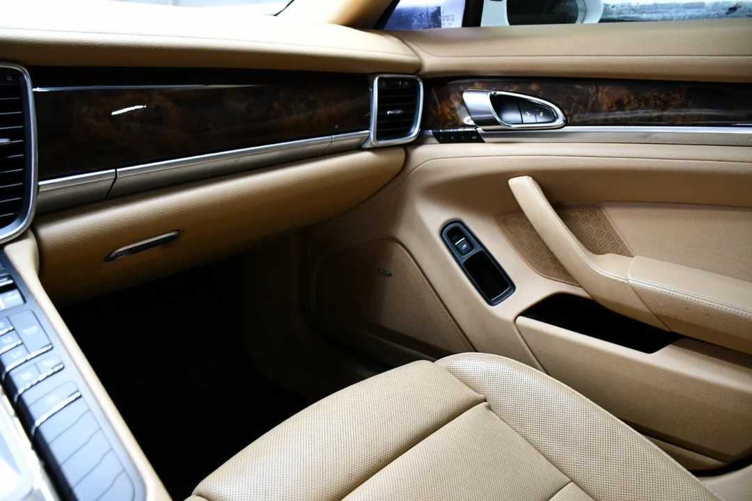 2016 Porsche - Image 29 of 31