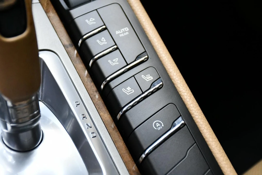 2016 Porsche - Image 28 of 31