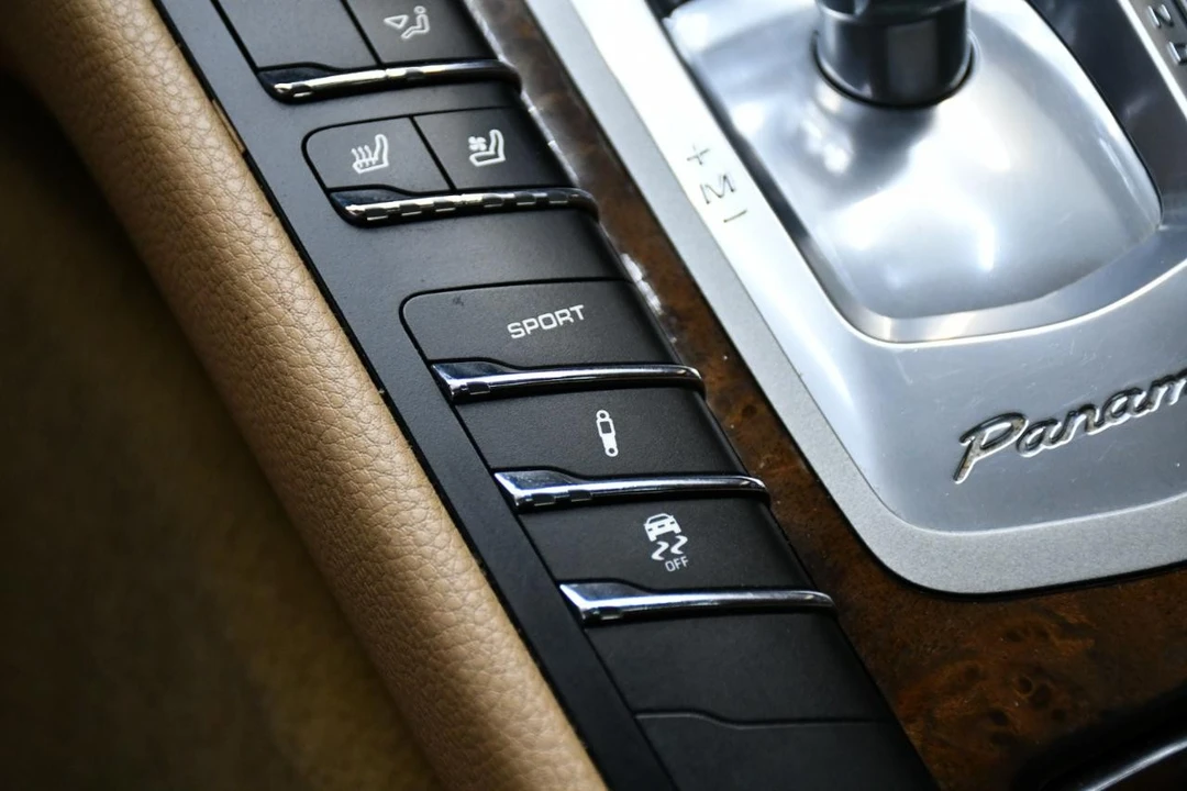 2016 Porsche - Image 27 of 31