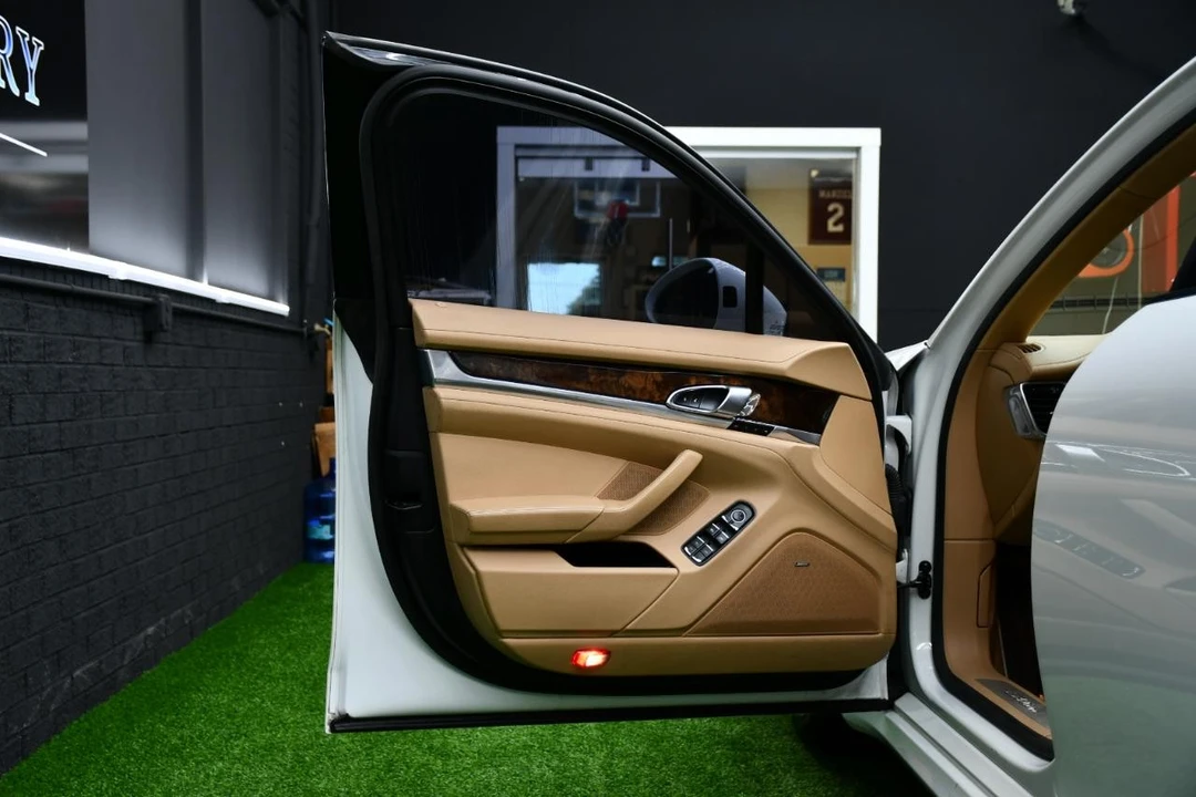 2016 Porsche - Image 13 of 31