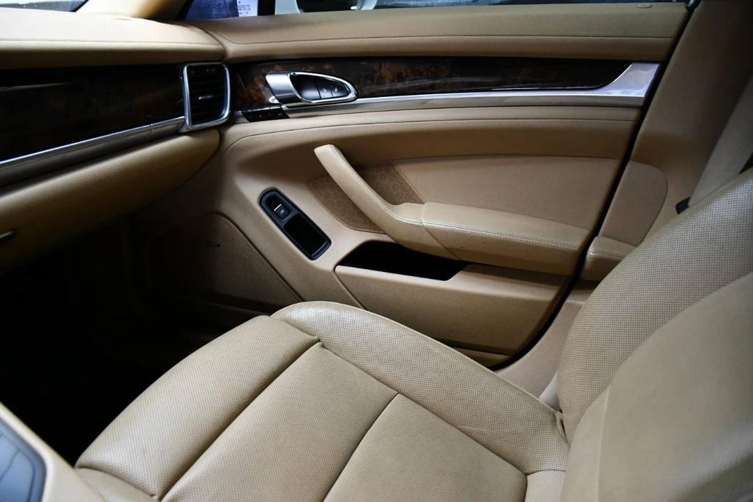 2016 Porsche - Image 30 of 31