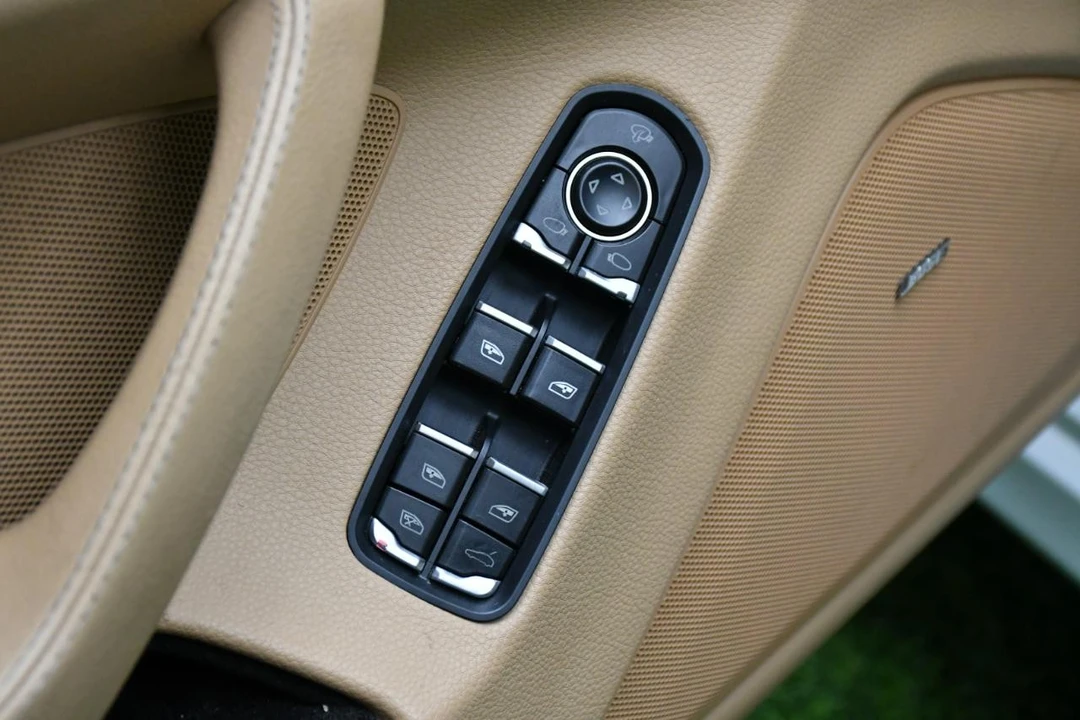 2016 Porsche - Image 15 of 31