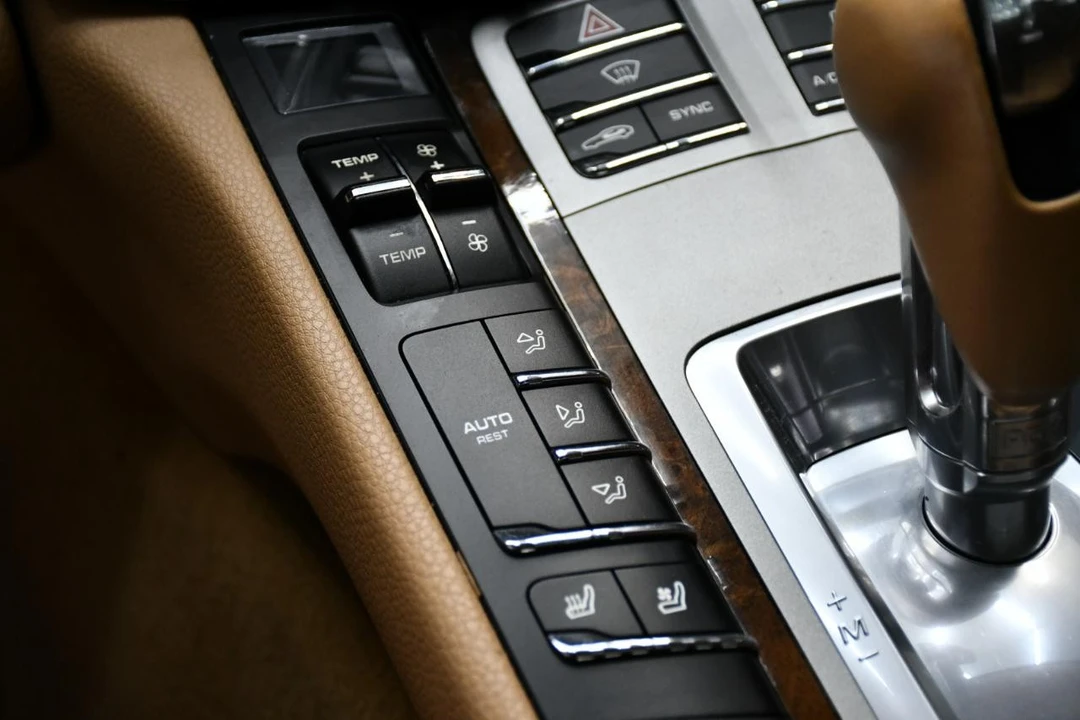 2016 Porsche - Image 25 of 31