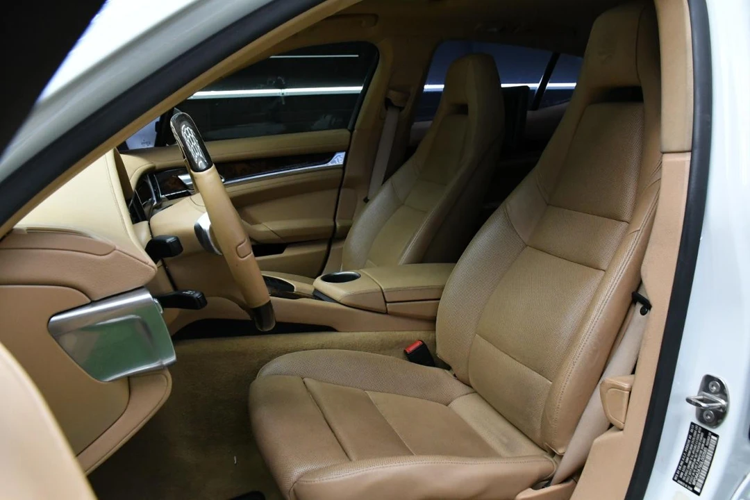 2016 Porsche - Image 17 of 31