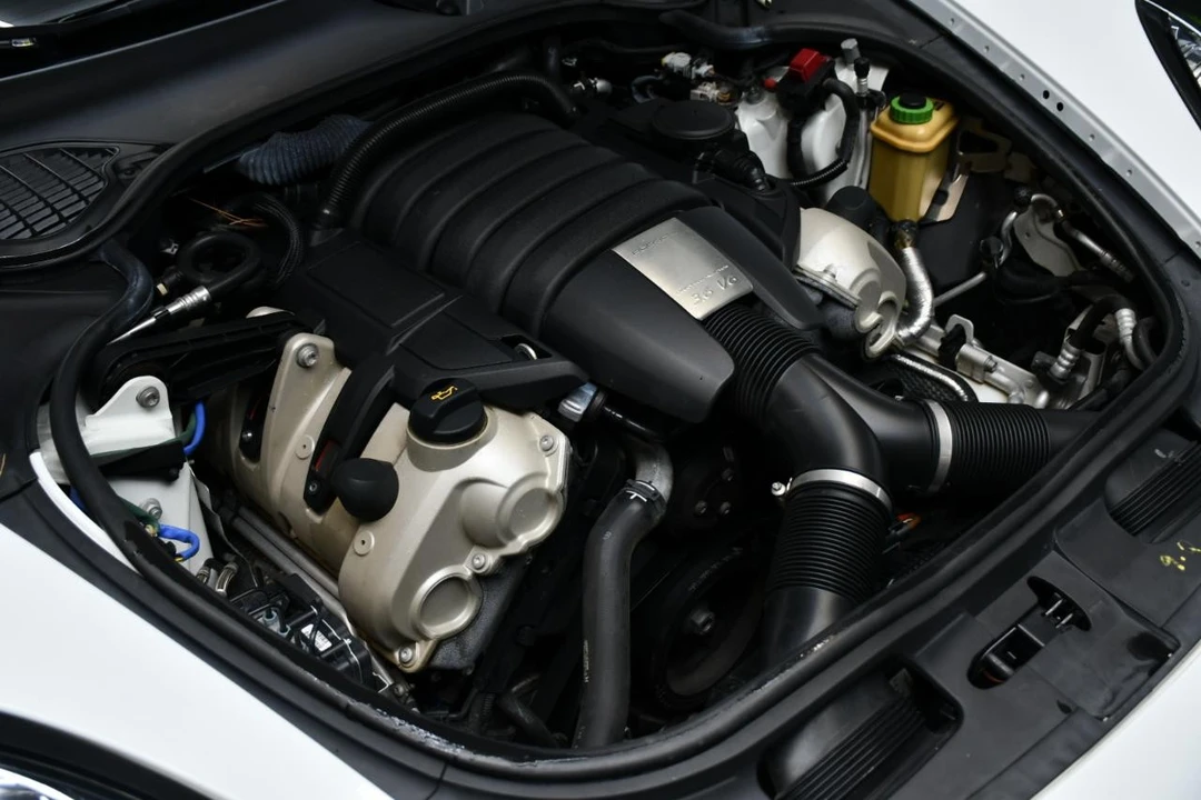 2016 Porsche - Image 10 of 31