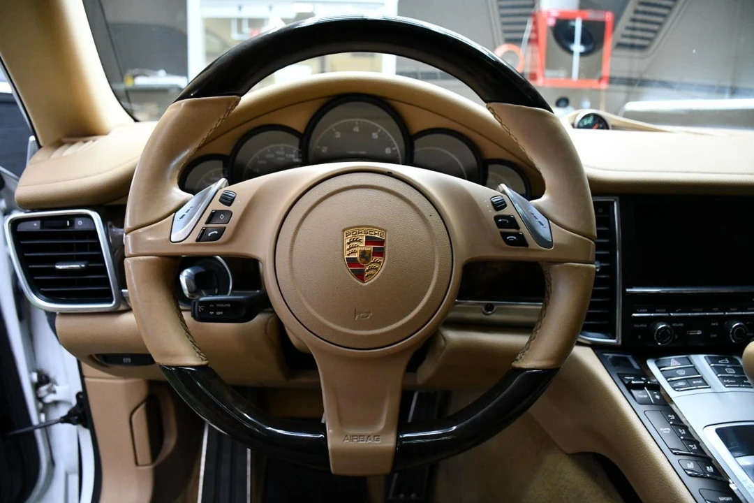 2016 Porsche - Image 18 of 31