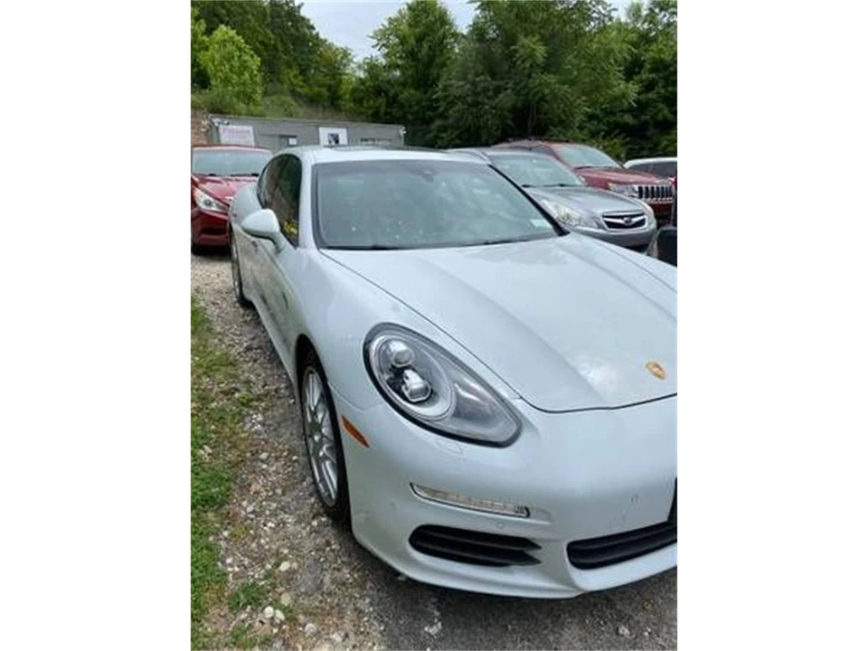 2016 Porsche Panamera - Image 3 of 4