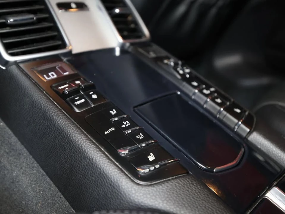 2016 Porsche Panamera - Image 13 of 18