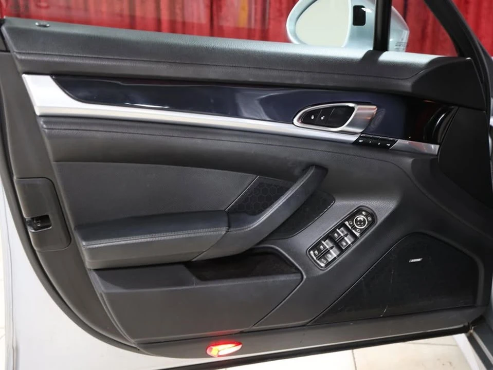 2016 Porsche Panamera - Image 9 of 18