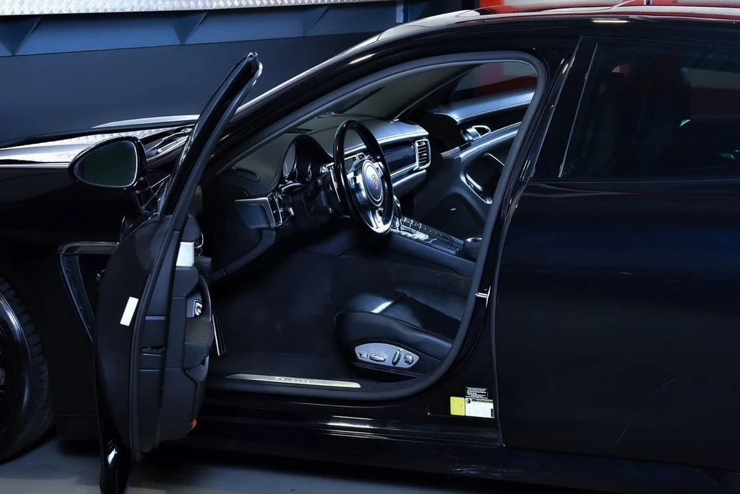 2016 Porsche 970 Panamera - Image 28 of 31