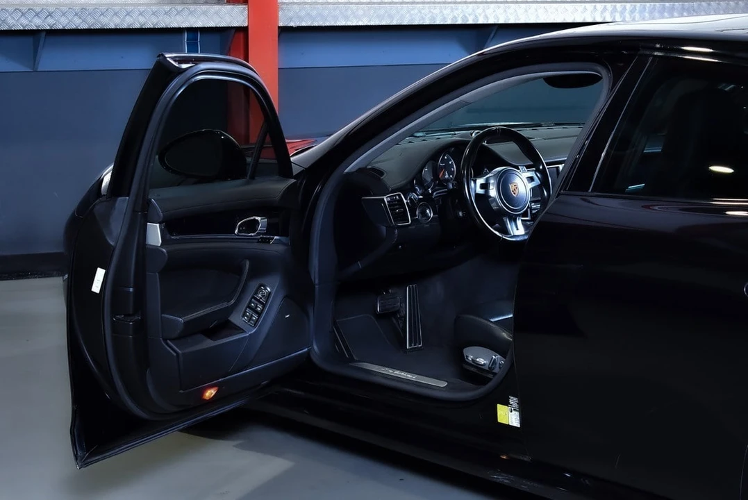 2016 Porsche 970 Panamera - Image 26 of 31