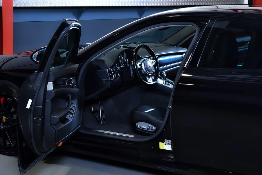 2016 Porsche 970 Panamera - Image 27 of 31