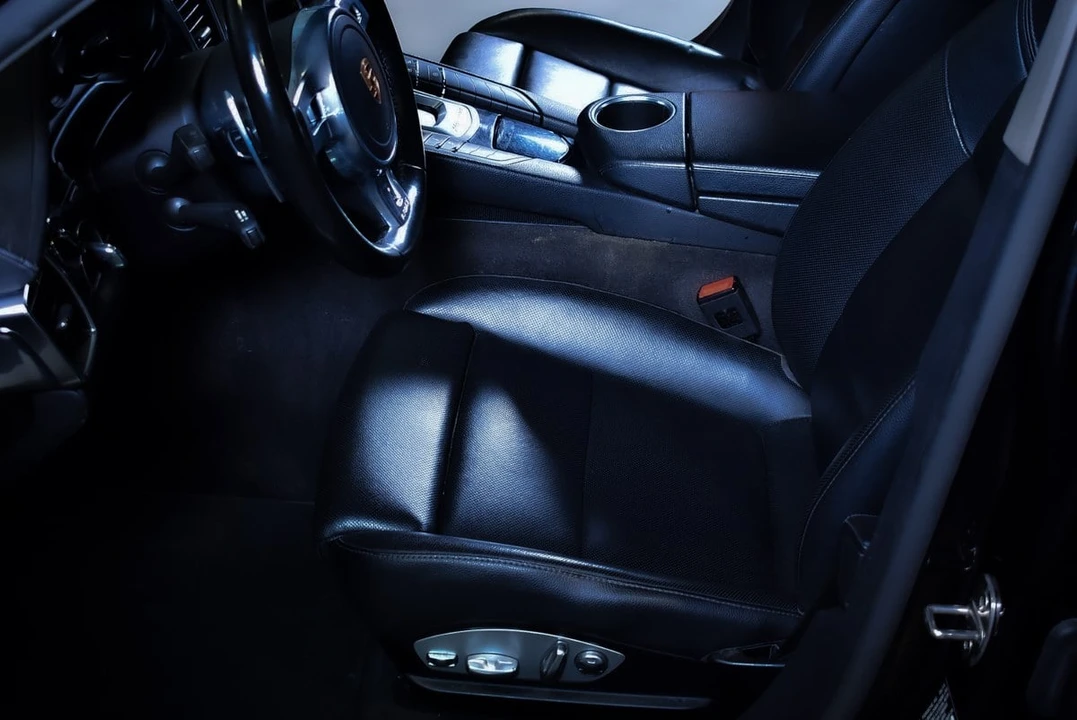 2016 Porsche 970 Panamera - Image 29 of 31