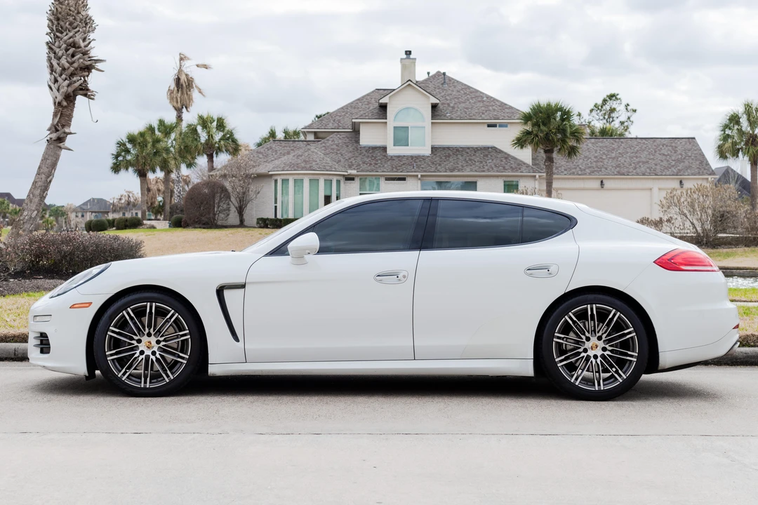 2016 Porsche 970 Panamera - Image 9 of 31