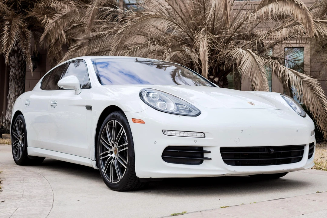 2016 Porsche 970 Panamera - Image 2 of 31