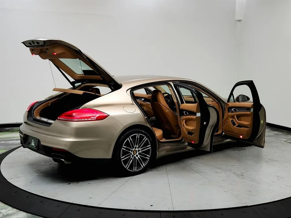 2016 Porsche 970 Panamera - Image 11 of 12