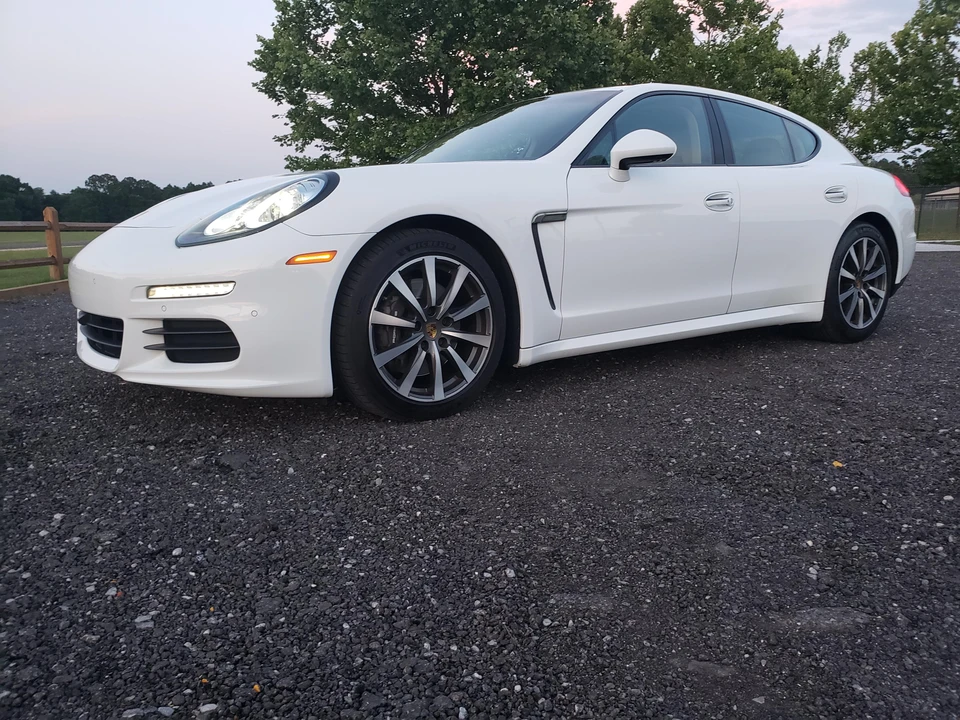 2016 Porsche 970 Panamera - Image 8 of 31