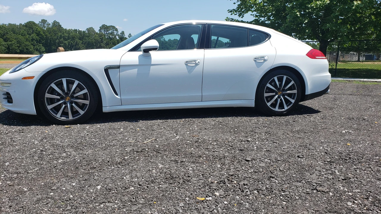2016 Porsche 970 Panamera - Image 11 of 31