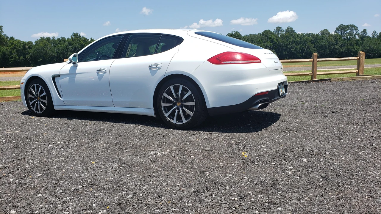 2016 Porsche 970 Panamera - Image 12 of 31
