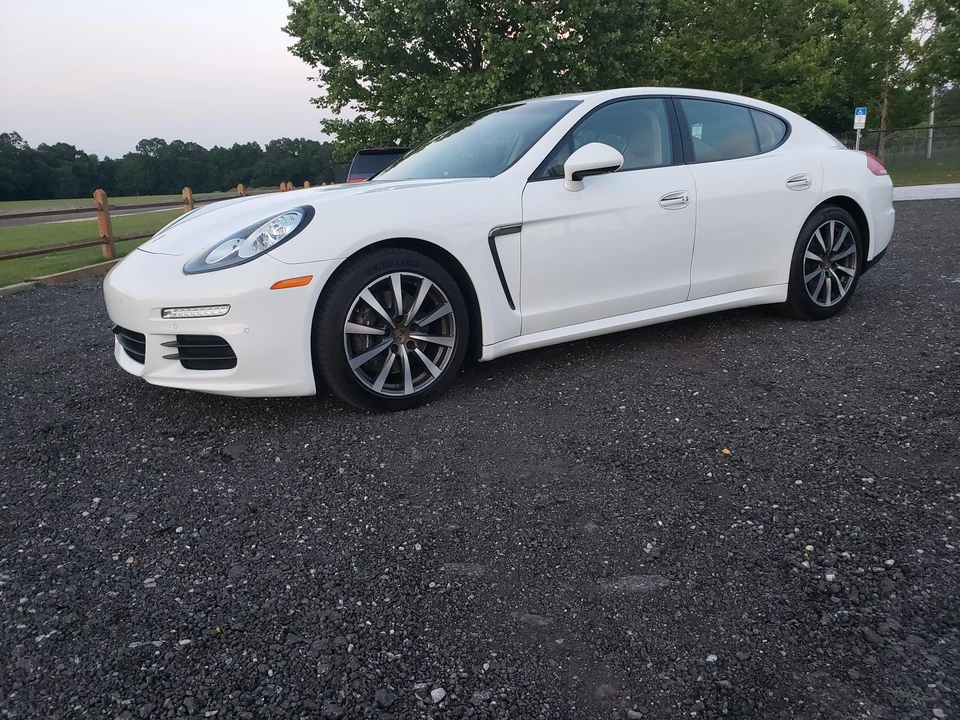 2016 Porsche 970 Panamera - Image 9 of 31