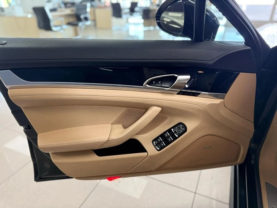 2016 Porsche Panamera - Image 10 of 20