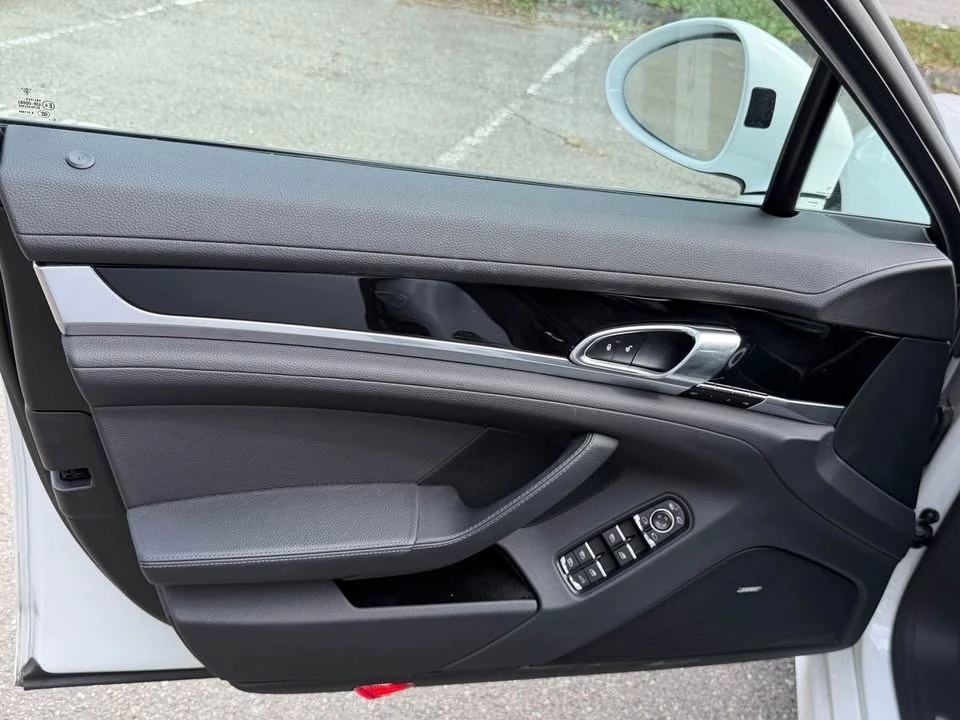 2016 Porsche Panamera - Image 8 of 15