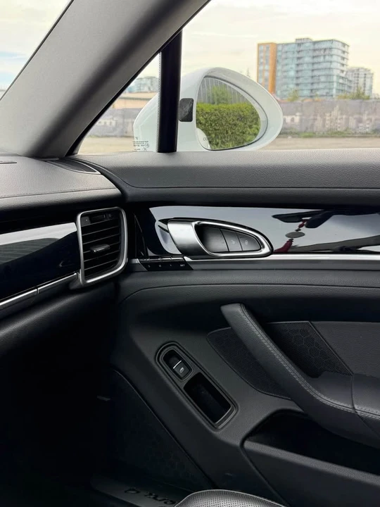 2016 Porsche Panamera - Image 14 of 15