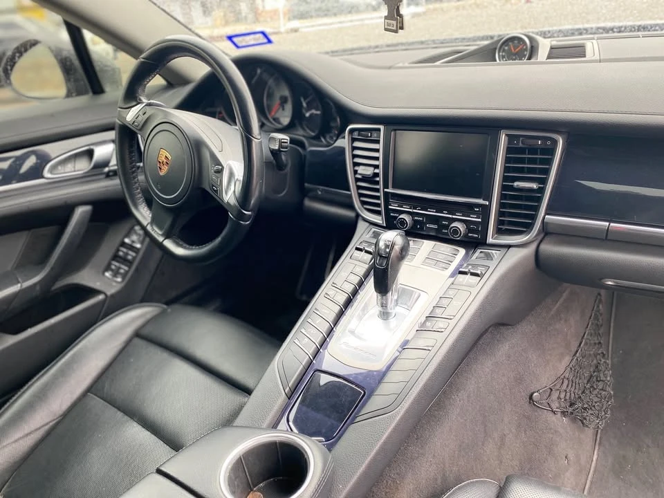 2016 Porsche Panamera - Image 10 of 11