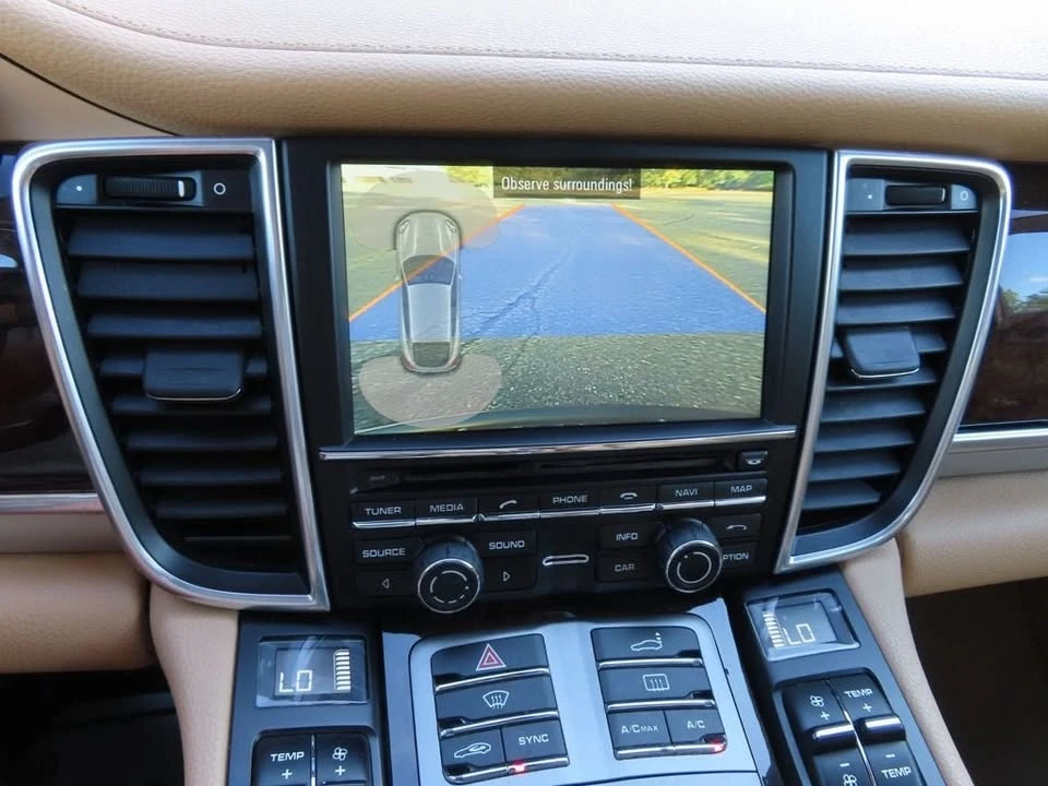 2016 Porsche Panamera - Image 9 of 20