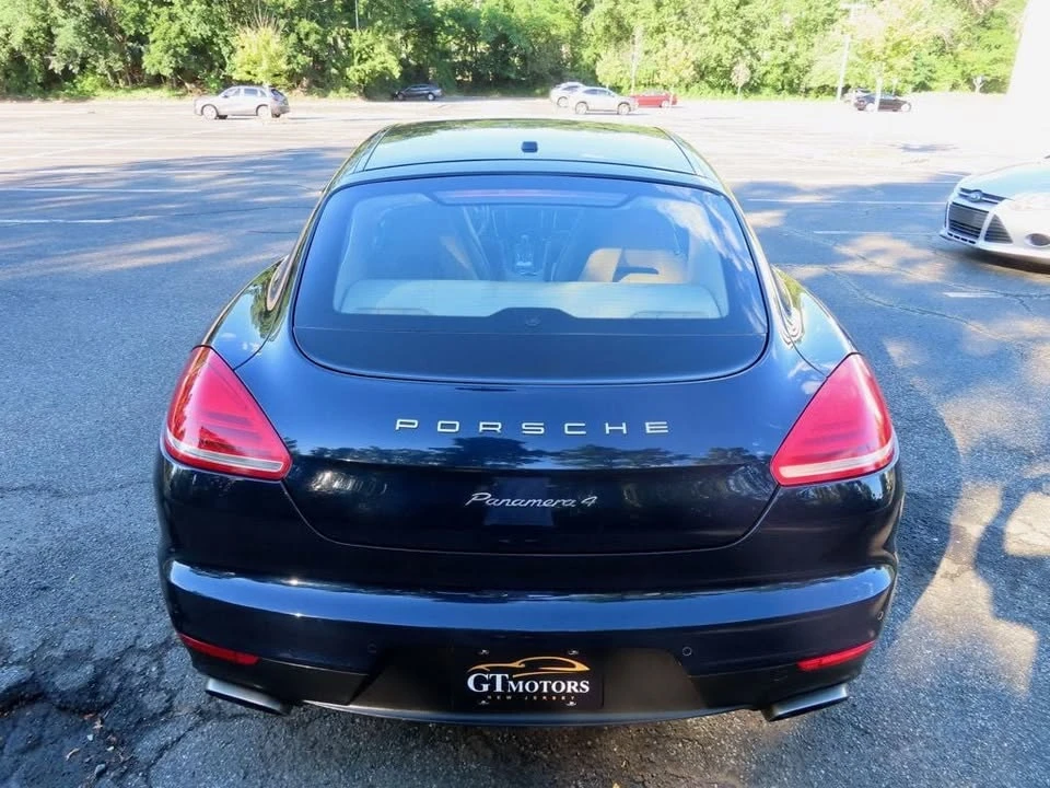 2016 Porsche Panamera - Image 17 of 20