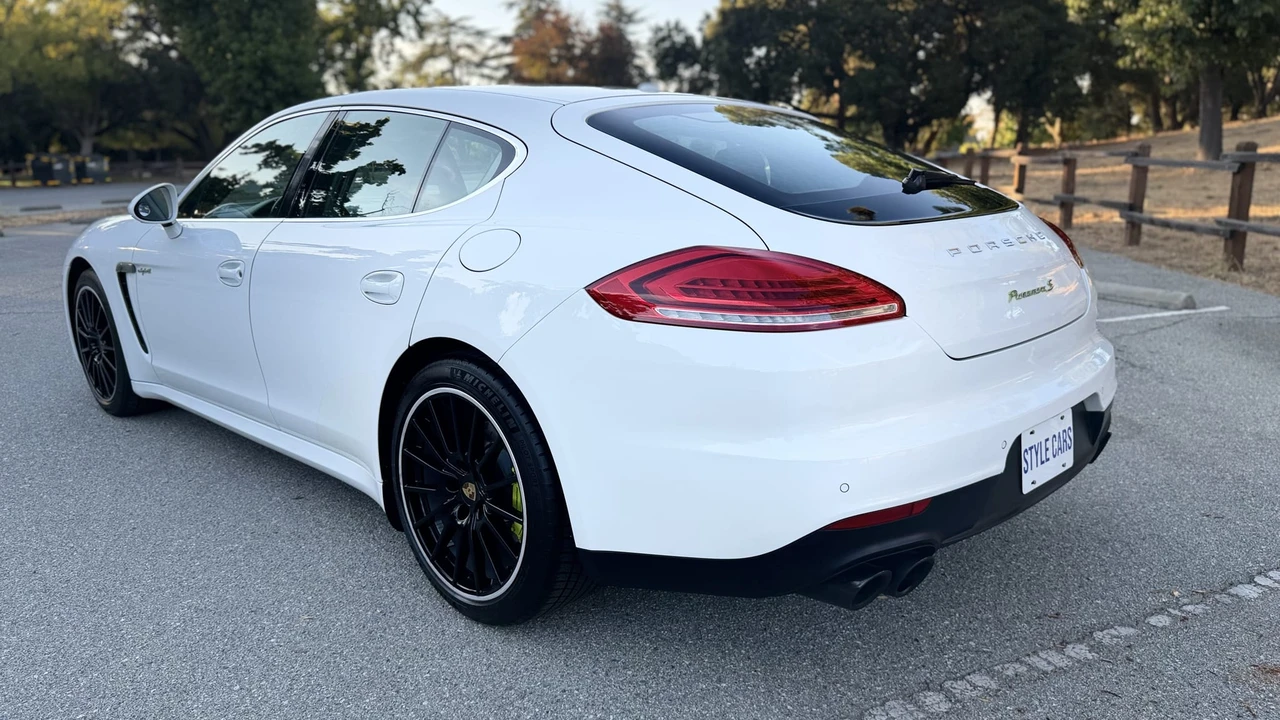 2016 Porsche 970 Panamera S - Image 24 of 31