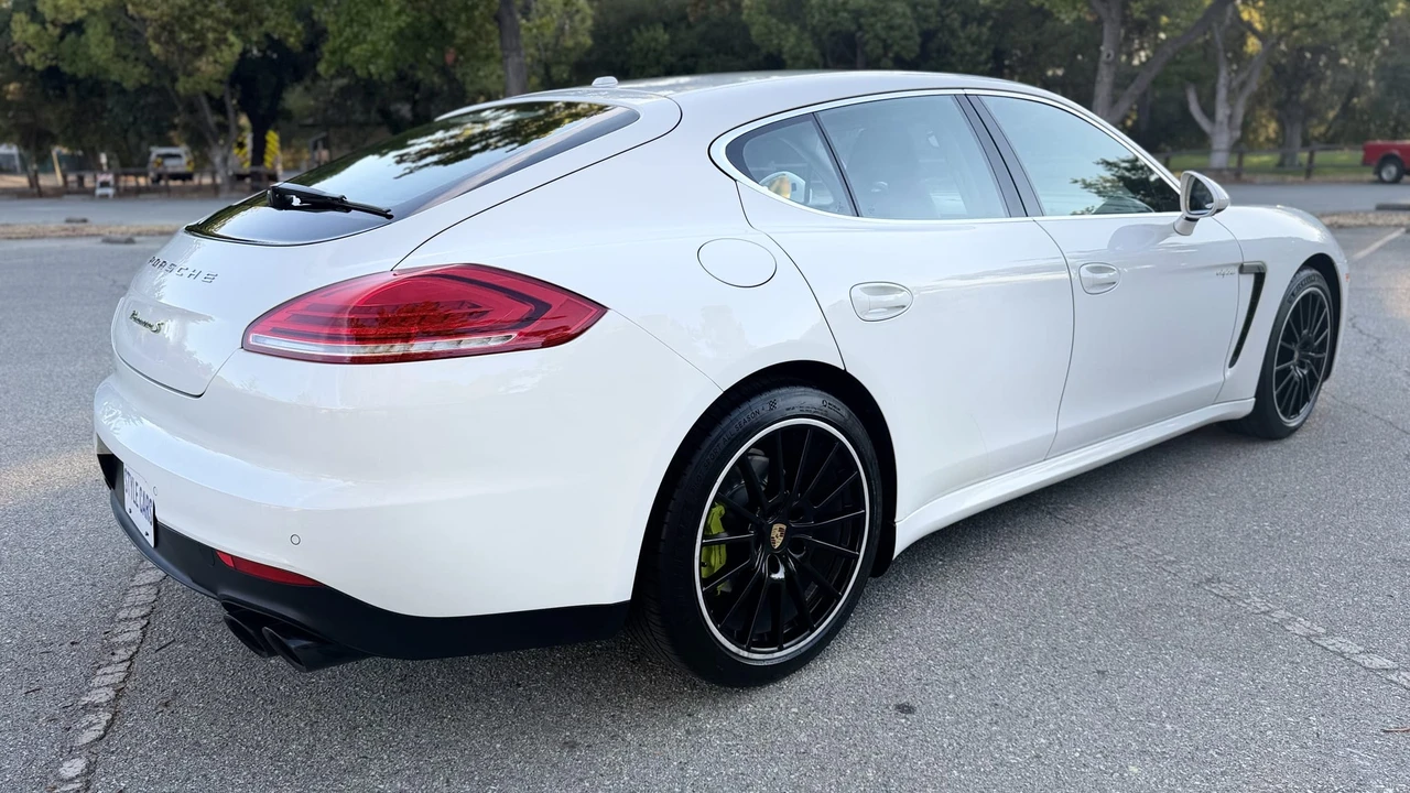 2016 Porsche 970 Panamera S - Image 27 of 31