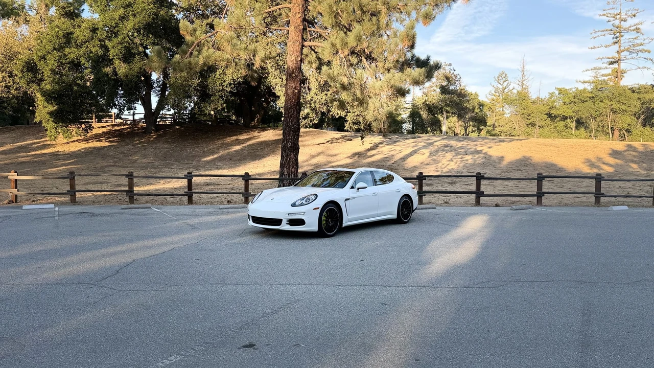 2016 Porsche 970 Panamera S - Image 2 of 31