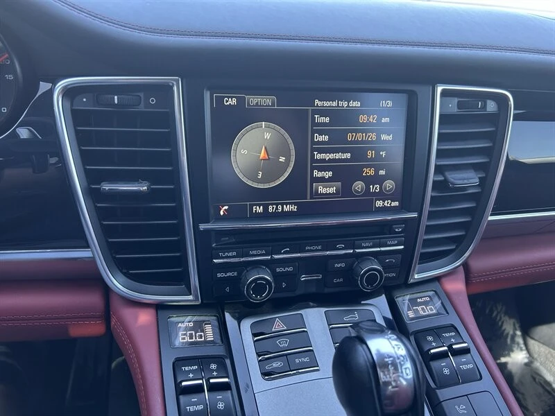 2016 Porsche Panamera - Image 24 of 31