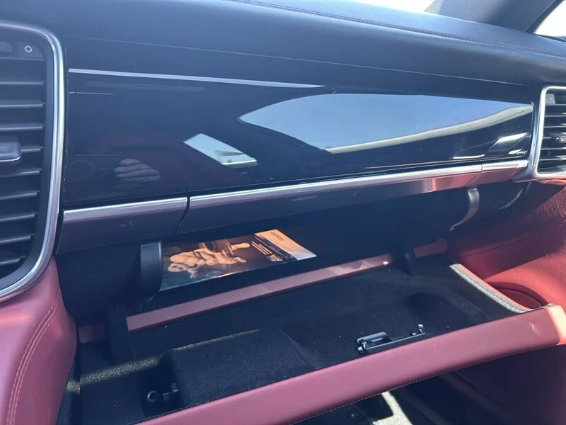 2016 Porsche Panamera - Image 28 of 31