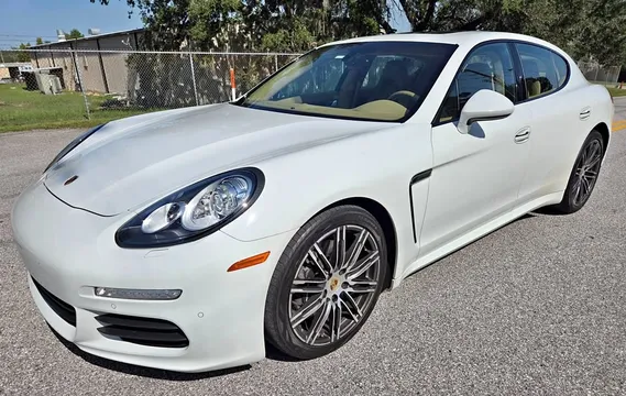 2016 Porsche Panamera Edition