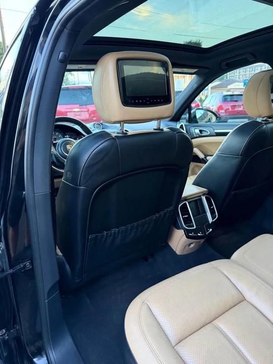 2016 Porsche 958 Cayenne S - Image 10 of 20
