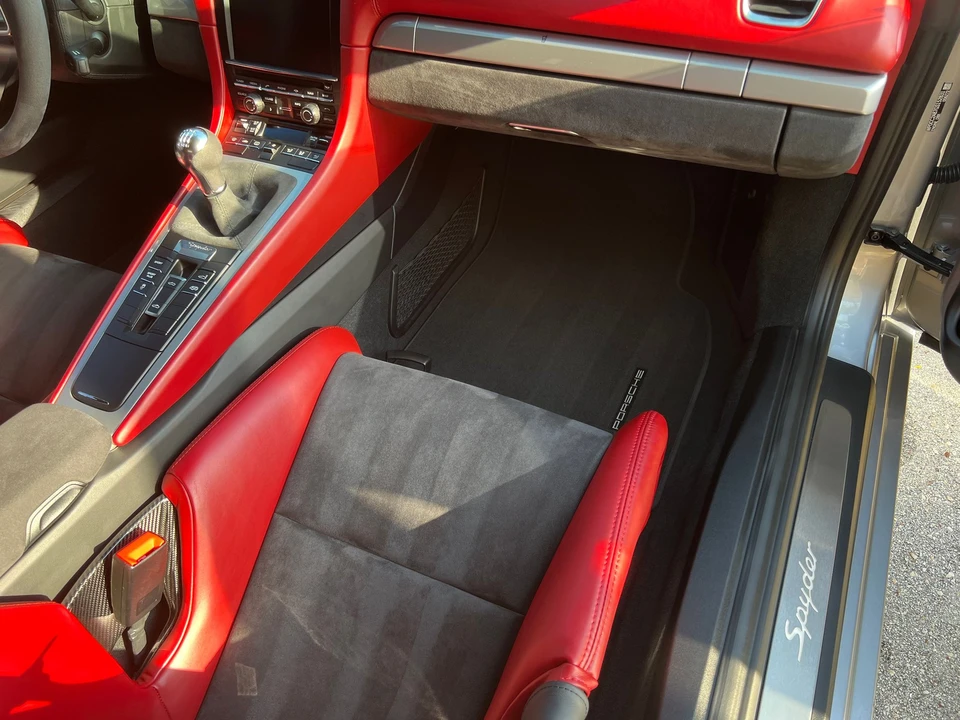 2016 Porsche 981 Boxster Spyder - Image 9 of 26