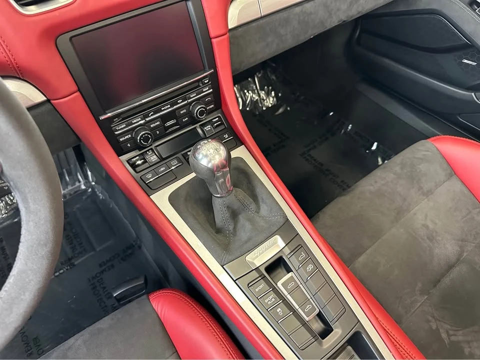 2016 Porsche 981 Boxster Spyder - Image 11 of 12