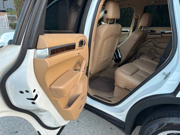 2016 Porsche 958 Cayenne - Image 12 of 20