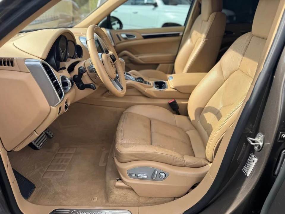 2016 Porsche 958 Cayenne - Image 11 of 20